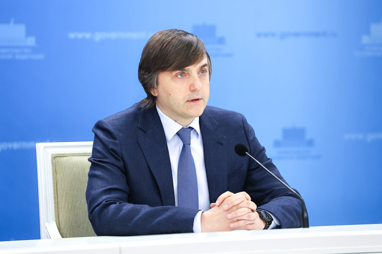 Брифинг Министра просвещения РФ Сергея Сергеевича Кравцова по итогам 2024/25 учебного года.